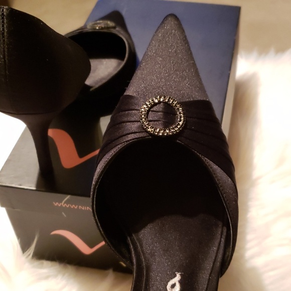 Black Heels by Nina - Picture 4 of 7